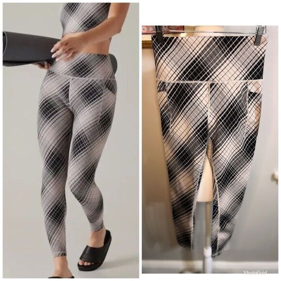 Athleta Salutation Stash Textured Tight Small Brand New w/tags Black Cream
Plaid - Picture 1 of 16